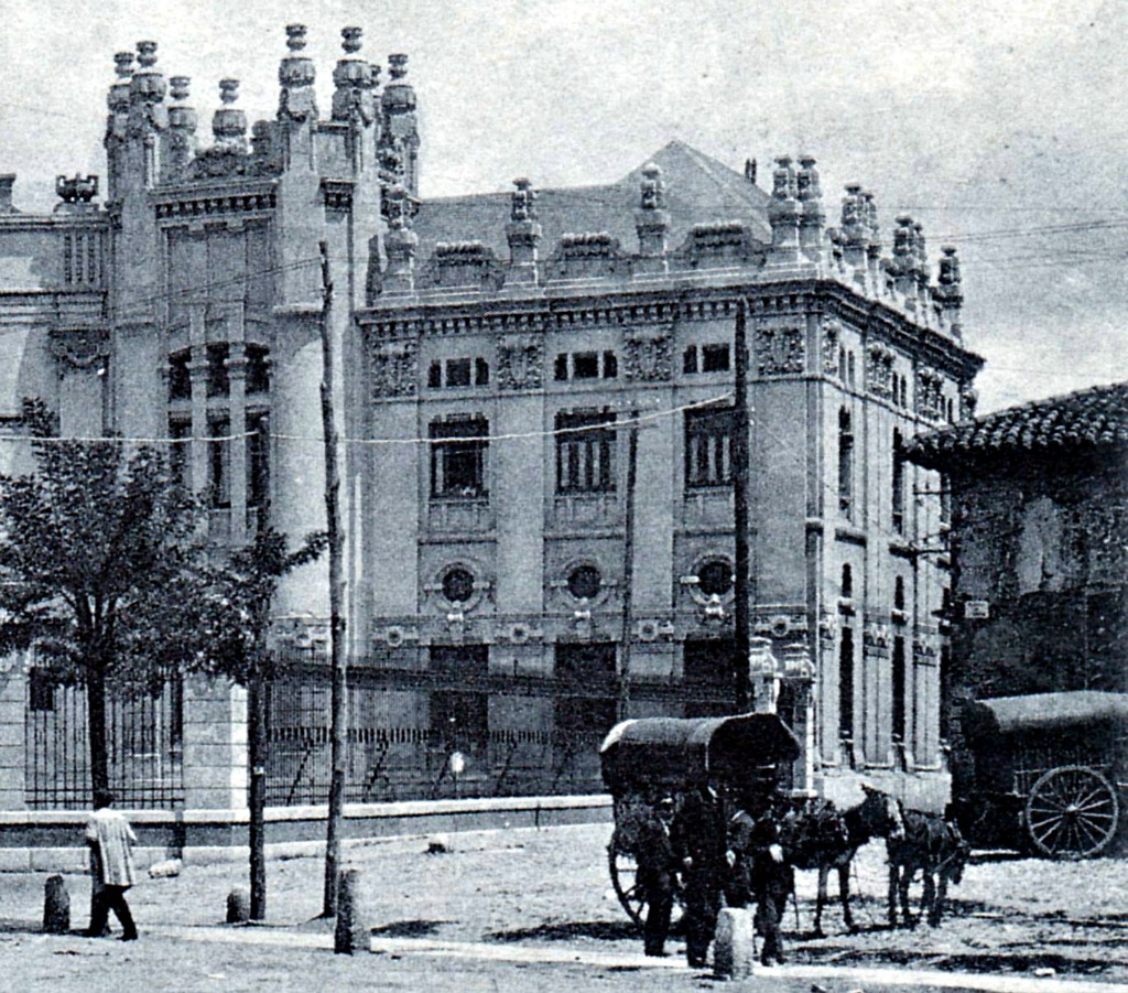 El Instituto General y Técnico, el edificio anterior al actual Juan del Enzina en los años 20. Foto: Fundación Banca Fernández-Llamazares