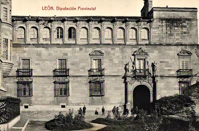 La fachada de la Diputación Provincial de León en una antigua postal.